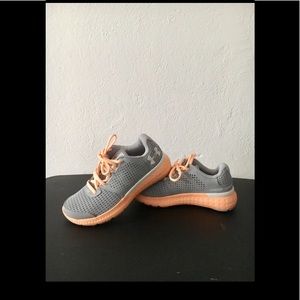 UNDER ARMOUR WOMEN SNEAKERS